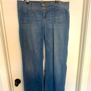 Women 11/12 Aeropostale wide leg jeans, great condition.